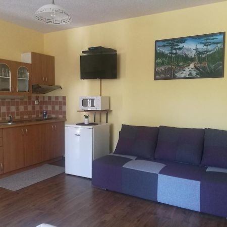 Apartman 66 V Tichej Lokalite ลิฟตอฟสกีมิคูลาช ภายนอก รูปภาพ